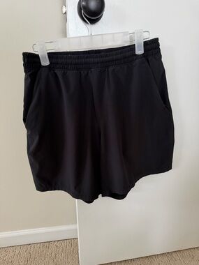 Men’s black lululemon Athletic Shorts